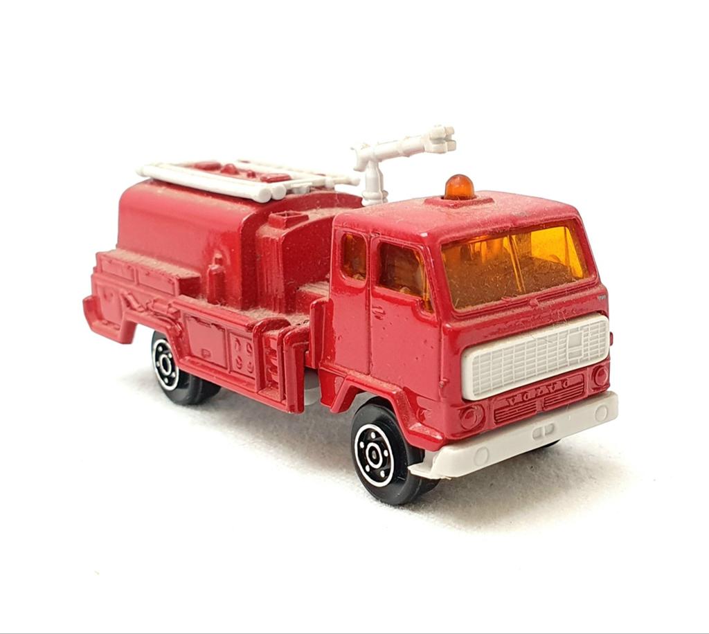 Norev Mini Jet 1:64 Volvo F-89 Airport Crash Tender Truck, Ophalen of Verzenden, Zo goed als nieuw, Bus of Vrachtwagen