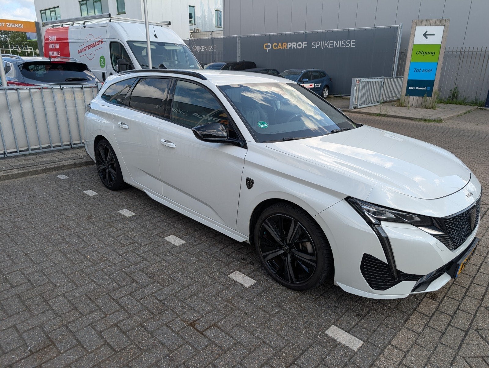 Peugeot 308SW 1.6 Plug In Hybrid 225pk 2022 GT Pack Trekhaak, Auto's, Peugeot, 4 cilinders, 179 pk, Wit, Stationwagon