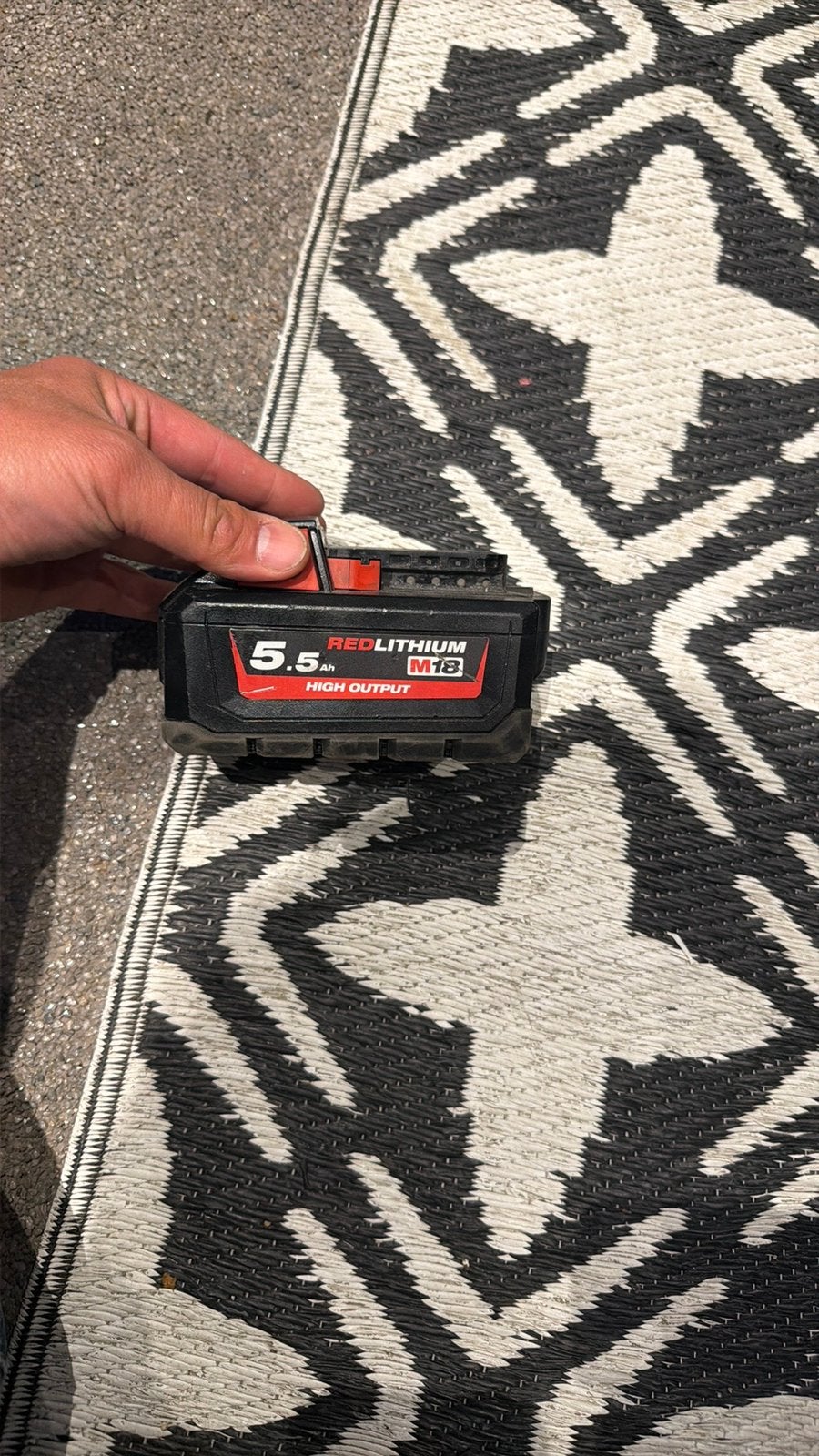 MILWAUKEE M18 HB5.5 High Output accu 18V 5,5Ah, Ophalen of Verzenden, Zo goed als nieuw, Oplaadbaar