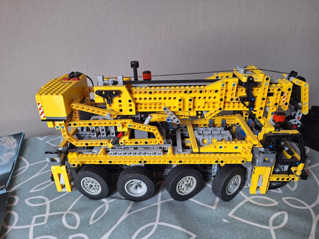 Lego Technic Kraanwagen 8421 met boekjes, Ophalen