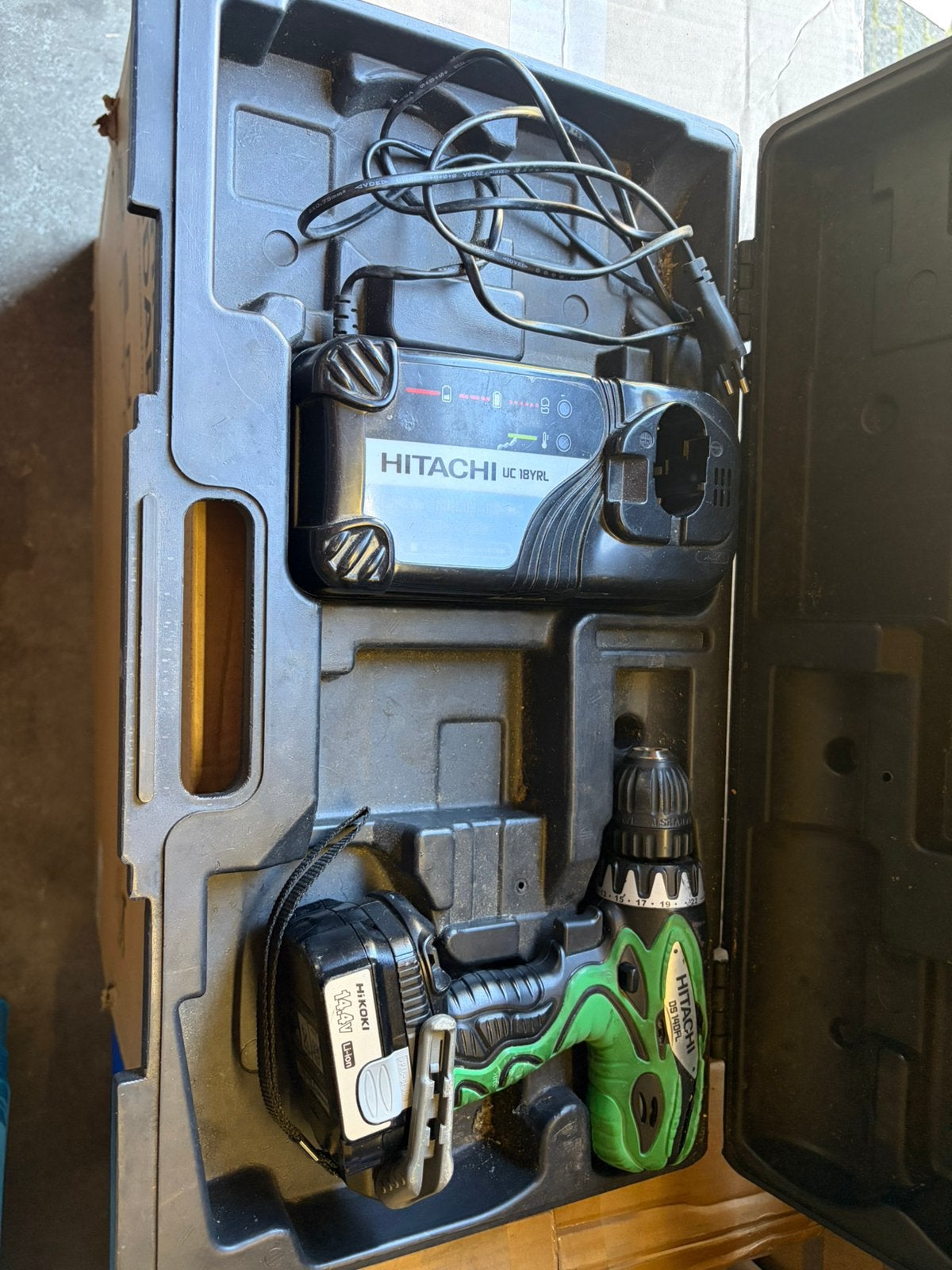 Hitachi boormachine met oplader