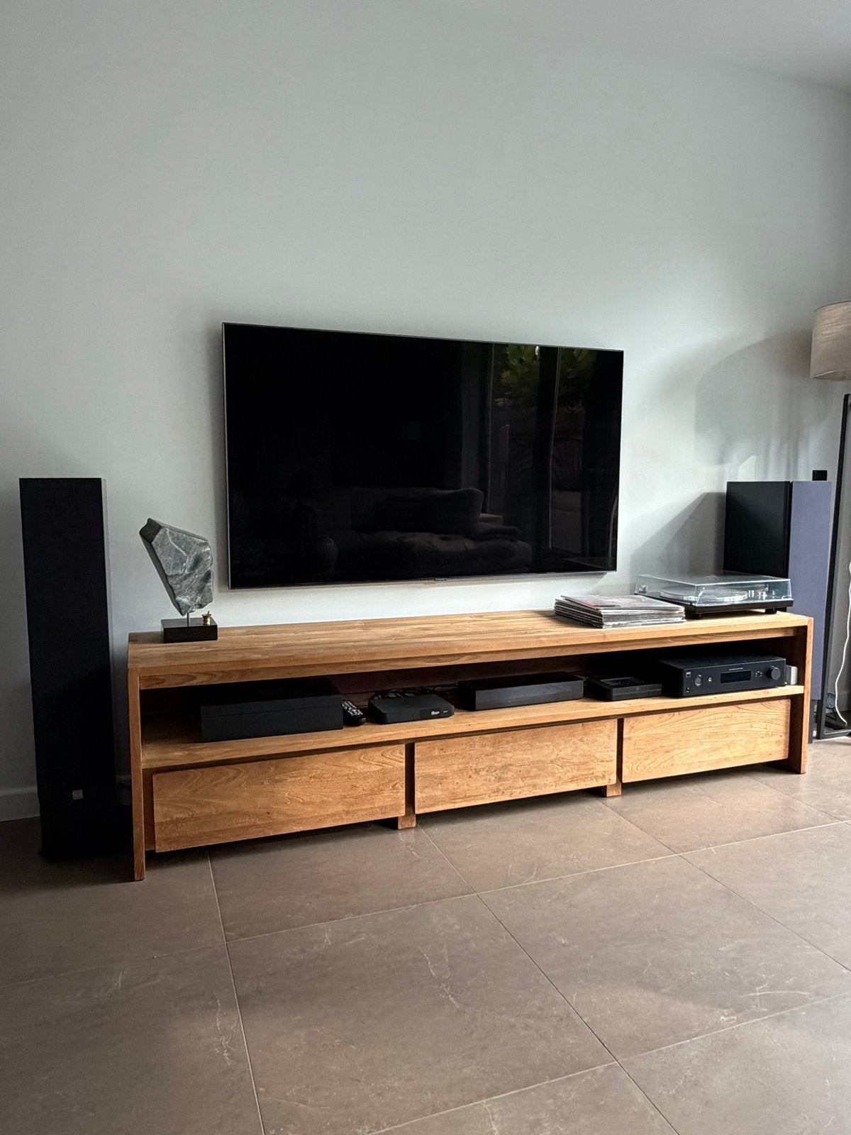DBodhi Tv-meubel 220 cm met 3 lades, Huis en Inrichting, Kasten | Televisiemeubels, Ophalen, Gebruikt, Teakhout, 200 cm of meer