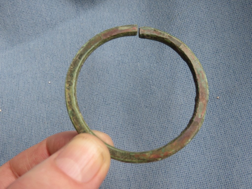 Middeleeuwen . armband - ca. 1300 jaar oud - bodemvondst, Sieraden, Tassen en Uiterlijk, Ophalen of Verzenden, Brons, Armband