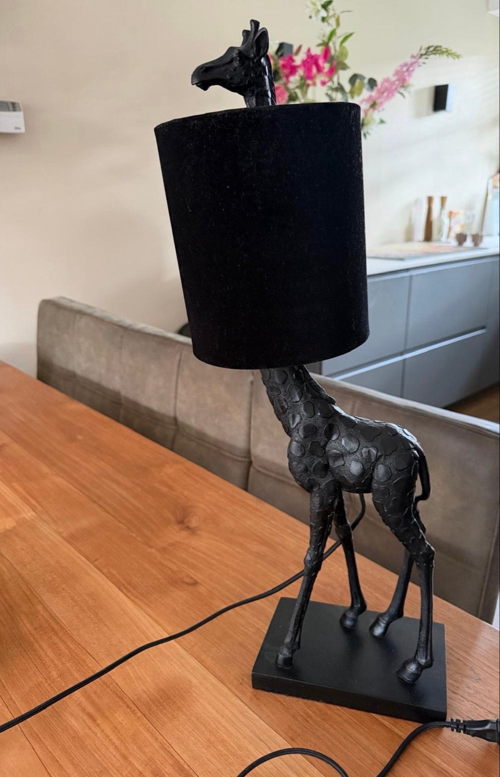 Unieke zwarte giraffen tafellamp met kap, Figuurlamp, Kunststof, Ophalen of Verzenden, Zo goed als nieuw