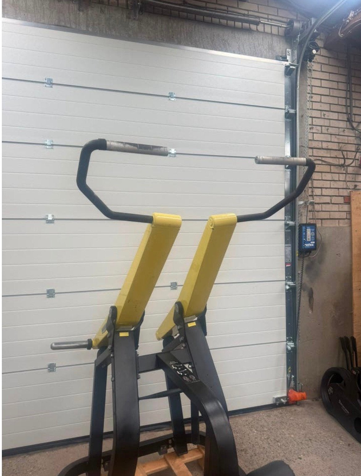 Technogym pure strength lat pulldown / latzug / plate loaded, Ophalen, Benen, Gebruikt, -