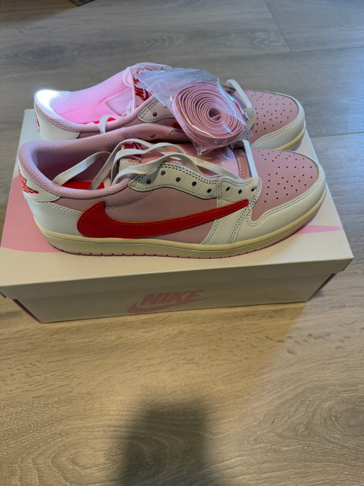 Jordan 1 low travis scott tropical pink 43, Overige kleuren, Nike, Nieuw, Ophalen of Verzenden