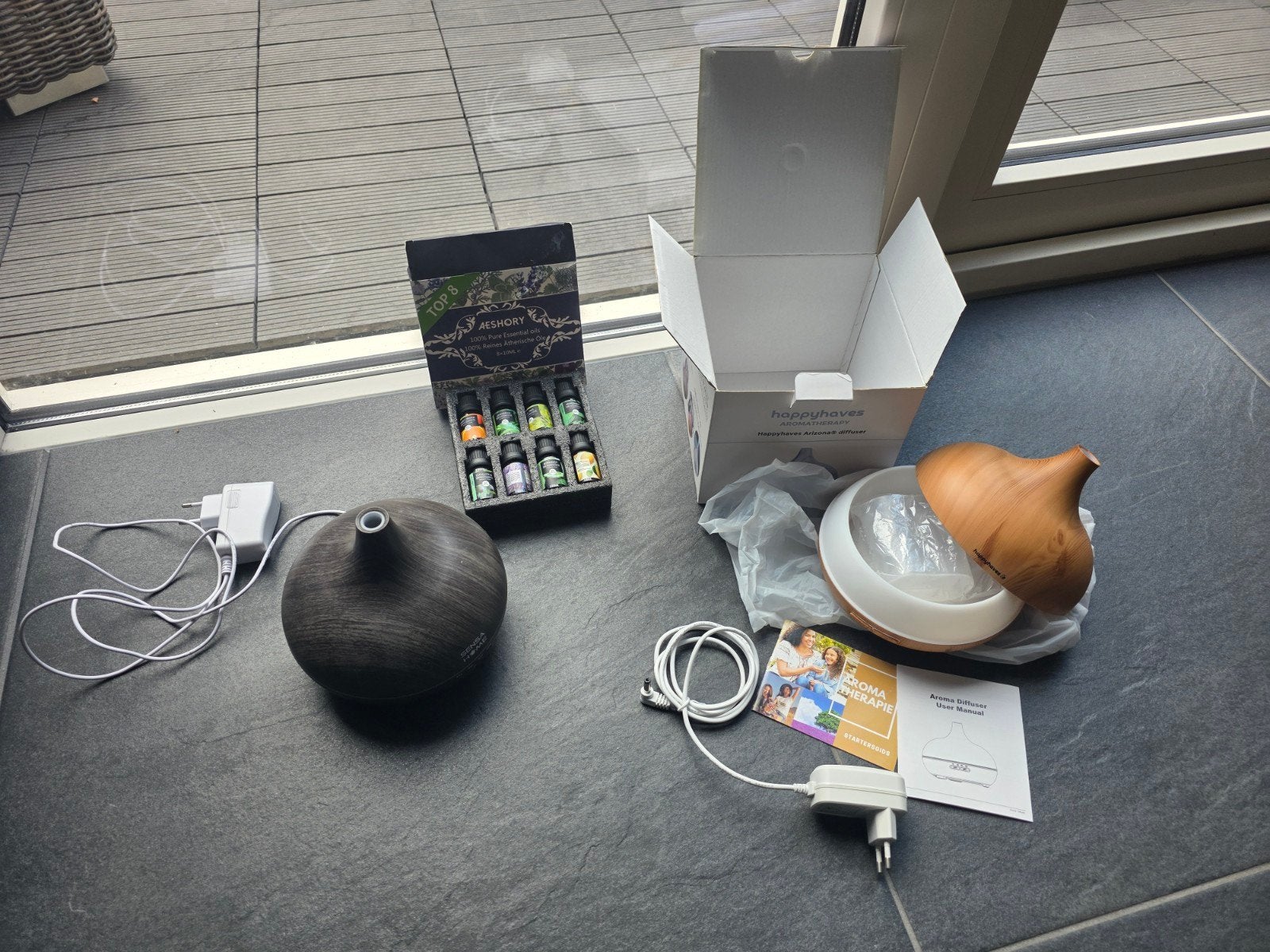 2x Aroma Diffuser met 8 flesjes aroma olie, Ophalen of Verzenden, Zo goed als nieuw