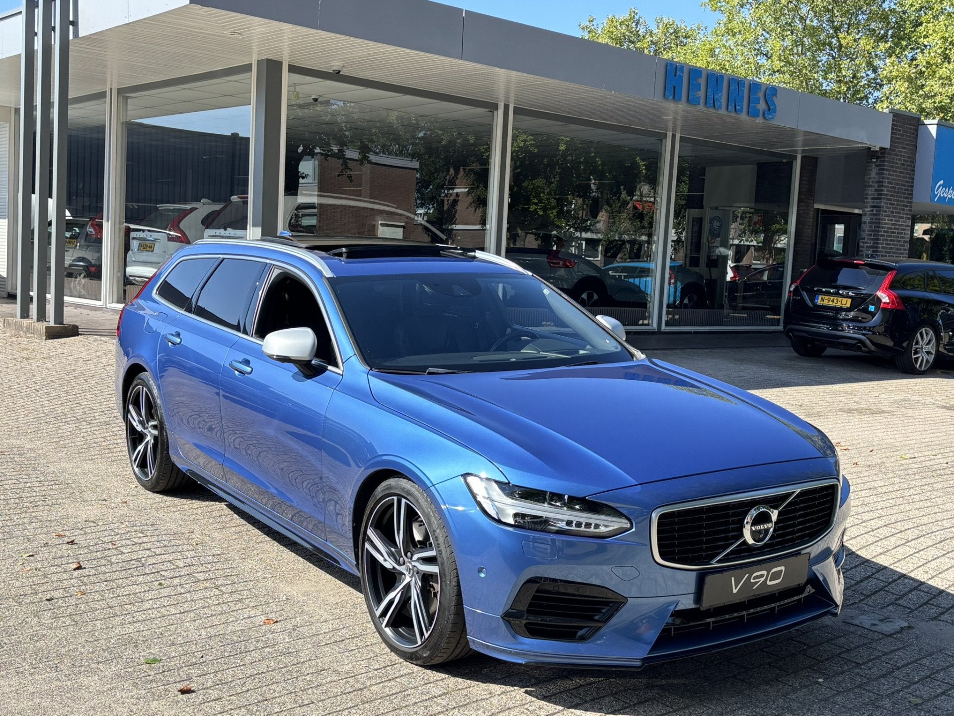 Volvo V90 T8 AWD R-Design HeadUp MASSAGE Luchtvering 360 DAB, Automaat, Huisgarantie, 4 cilinders, Blauw