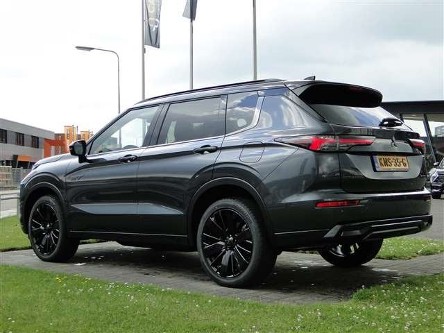 Mitsubishi Outlander 2.4 PHEV 306pk Black Edition Panoramada, Automaat, 2095 kg, 136 pk, Zwart