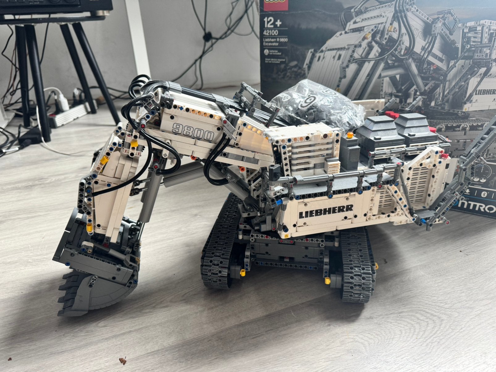 Lego Technic Liebherr R 9800 Graafmachine (42100) met doos, Lego, Ophalen of Verzenden, Zo goed als nieuw, Complete set