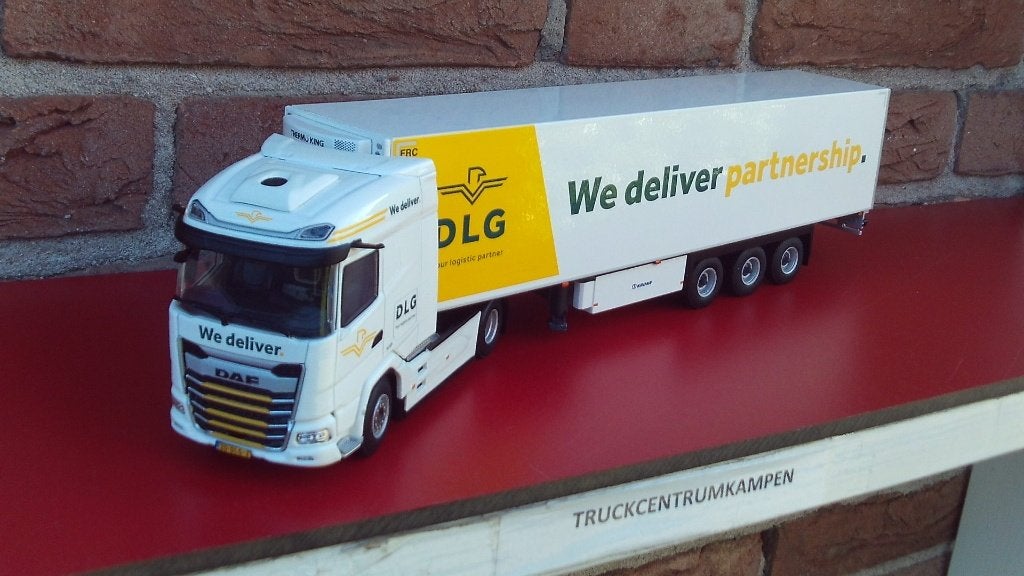 WSI  Daf  XG  6 x 2  van  D.L.V.  Logistics., Hobby en Vrije tijd, Modelauto's | 1:50, Ophalen of Verzenden, Nieuw, Bus of Vrachtwagen