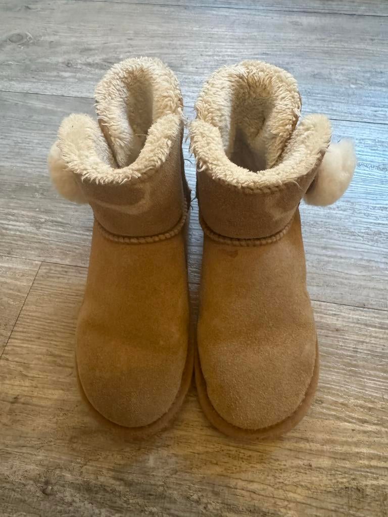 Beige laarzen met pompons size 32, Kinderen en Baby's, Babykleding | Schoentjes en Sokjes, Ophalen of Verzenden, Zo goed als nieuw