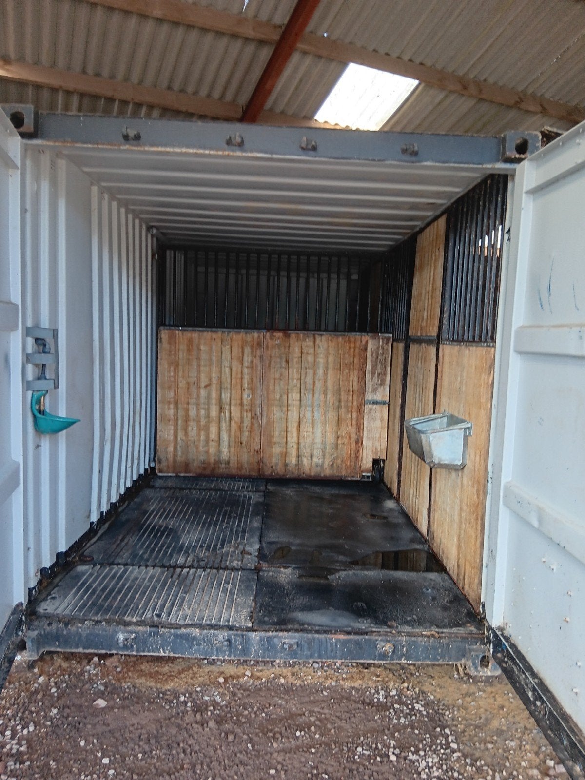 Te koop compleet ingerichte stalcontainers., Stalling, 2 of 3 paarden of pony's