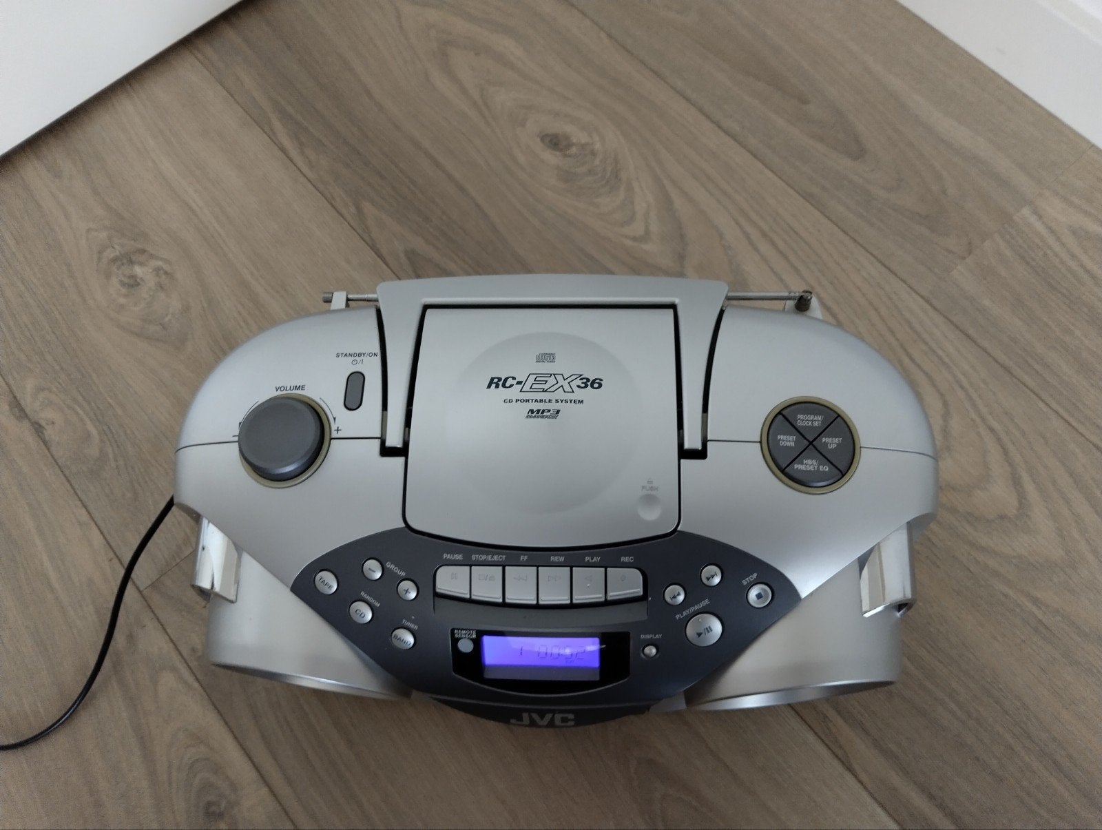 Foto 8 van JVC RC-EX36 Draagbare CD/Cassette Speler met Radio