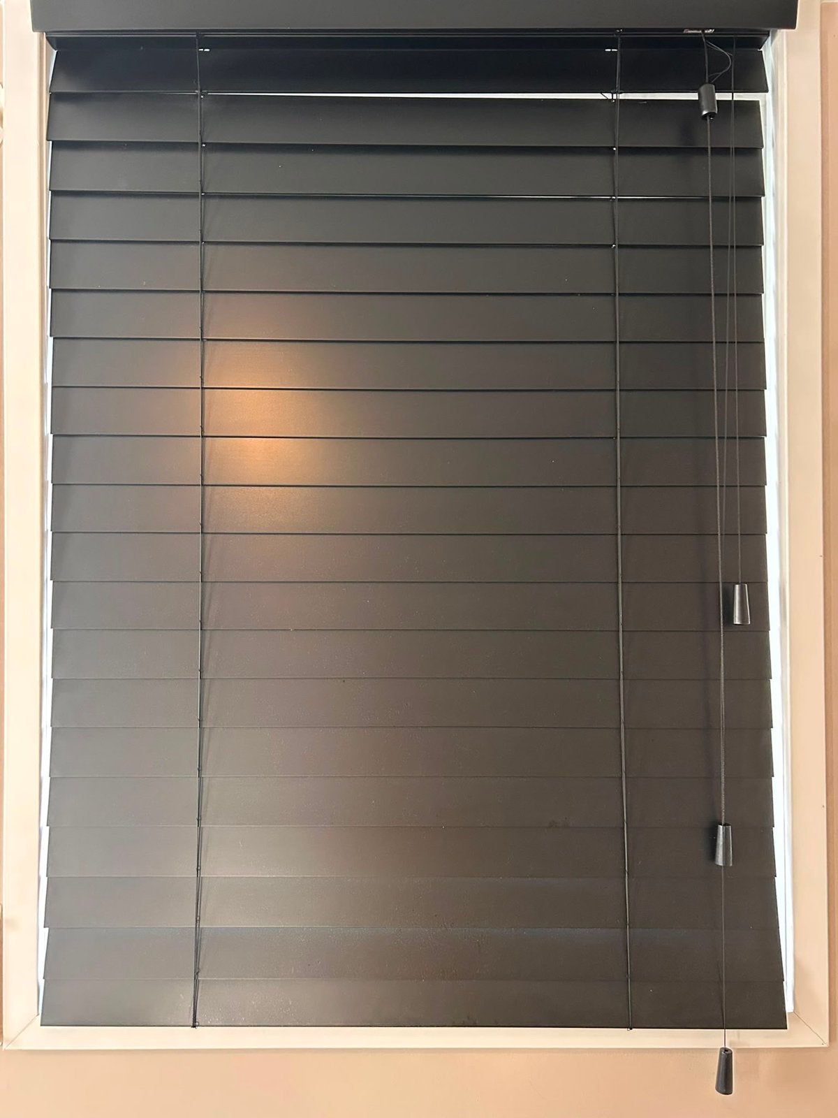 Nette houten jaloezieën 63mm - 750x1015mm - Bijkeuken, Ophalen, Jaloezie, Zwart, Hout