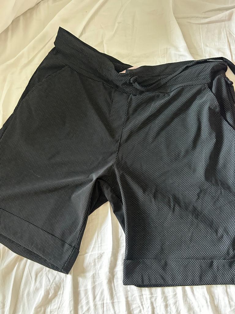 Studio anneloes travelstof bermuda korte broek L, Kleding | Dames, Broeken en Pantalons, Ophalen, Kort, Zwart, Maat 42/44 (L)