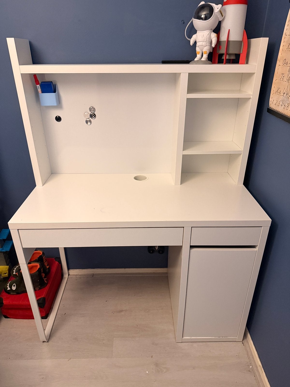 Ikea micke kinderbureau, Huis en Inrichting, Bureaus, Ophalen, Gebruikt