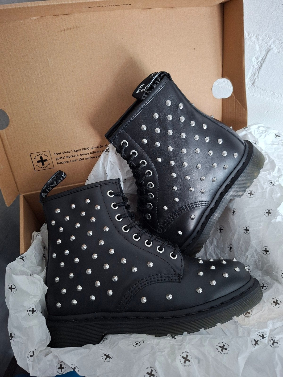 Dr. Martens 1460 Stud, Black Wanama Maat: 39, Zwart, Lage of Enkellaarzen, Nieuw, Ophalen of Verzenden