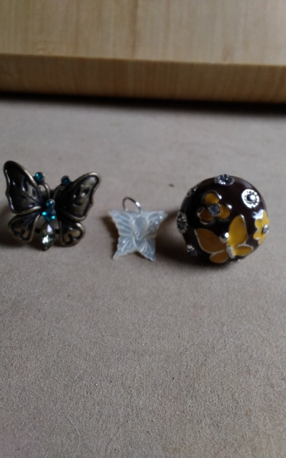 2 ringen en 1 hanger Vlinder motief, Ophalen of Verzenden, Nieuw, Dame