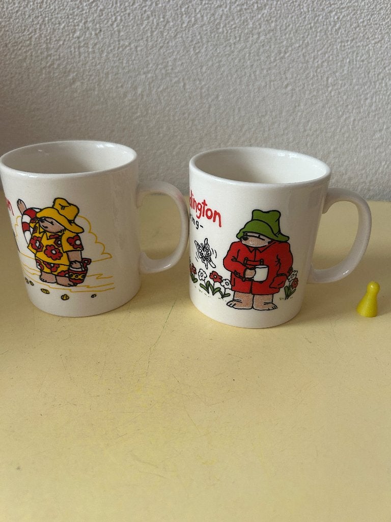 2 Vintage Douwe Egberts Paddington mokken Lente Zomer 1996, Ophalen of Verzenden, Zo goed als nieuw, Overige stijlen, Kop(pen) en/of Schotel(s)