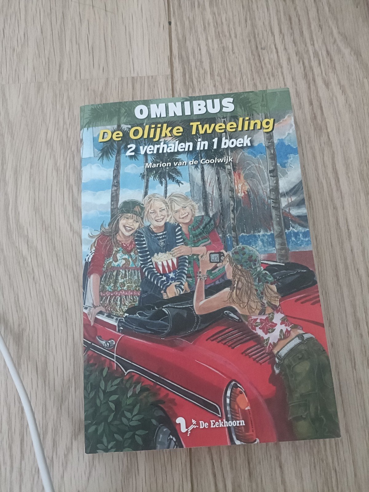 Omnibus: De Olijke Tweeling - 2 verhalen in 1 boek, Boeken, Ophalen of Verzenden