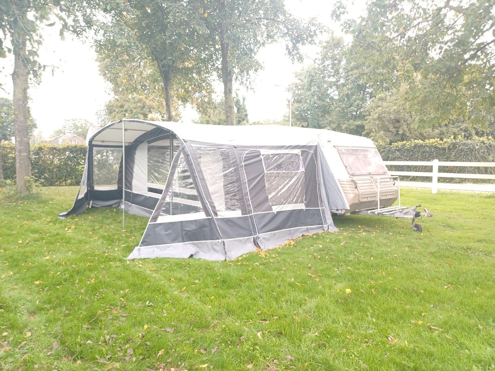 Kip Caravan met voortent - Ideaal voor vakanties, Kip, Particulier, 6 tot 7 meter, Omvormbare zithoek
