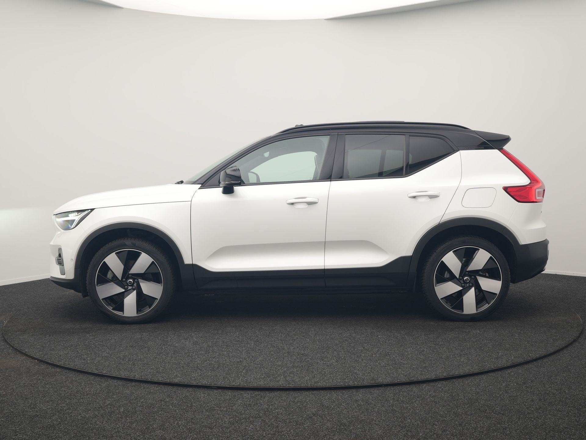 Foto 2 van Volvo XC40 Recharge Ultimate 69 kWh 231pk Dealer O.H. | Trek