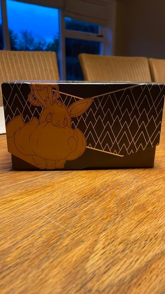 Geopende elite trainer box, Hobby en Vrije tijd, Verzamelkaartspellen | Pokémon, Ophalen of Verzenden, Zo goed als nieuw, Meerdere kaarten
