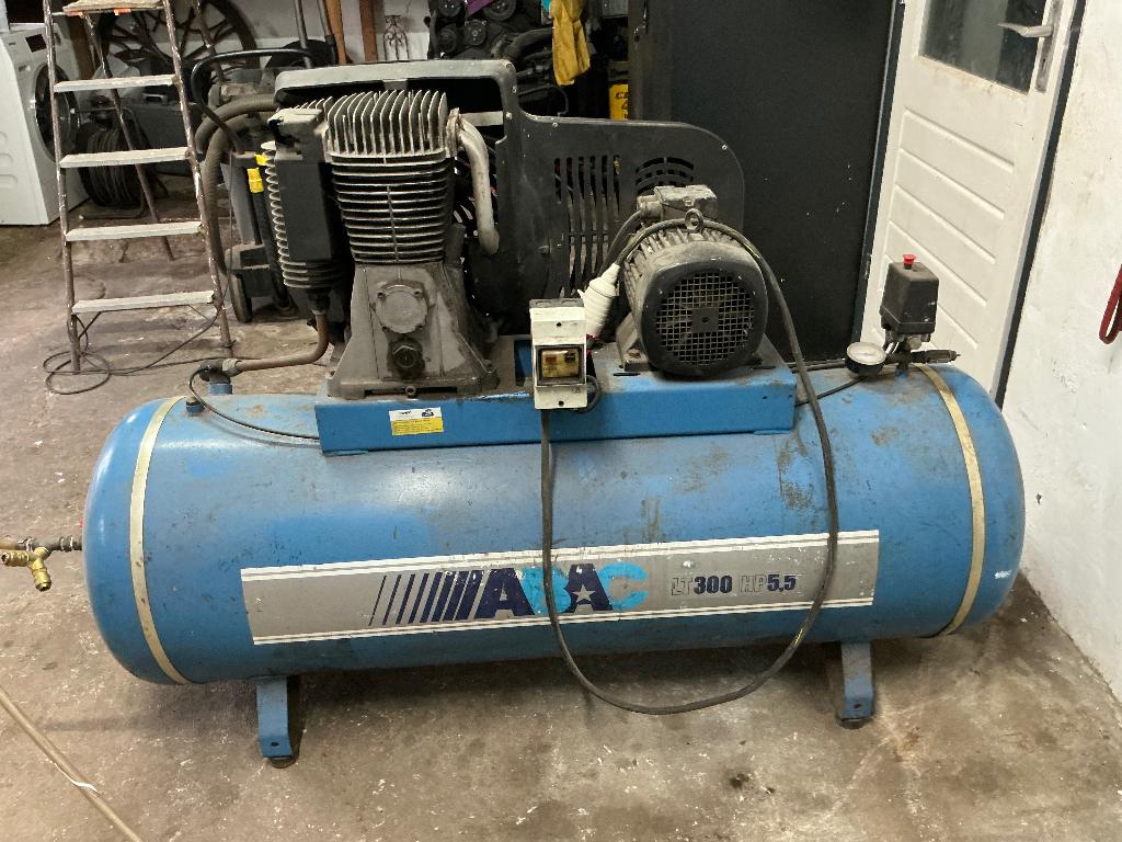 Compressor Abac llt300 hp5.5, Ophalen, Gebruikt, 400 tot 800 liter/min, 6 tot 10 bar