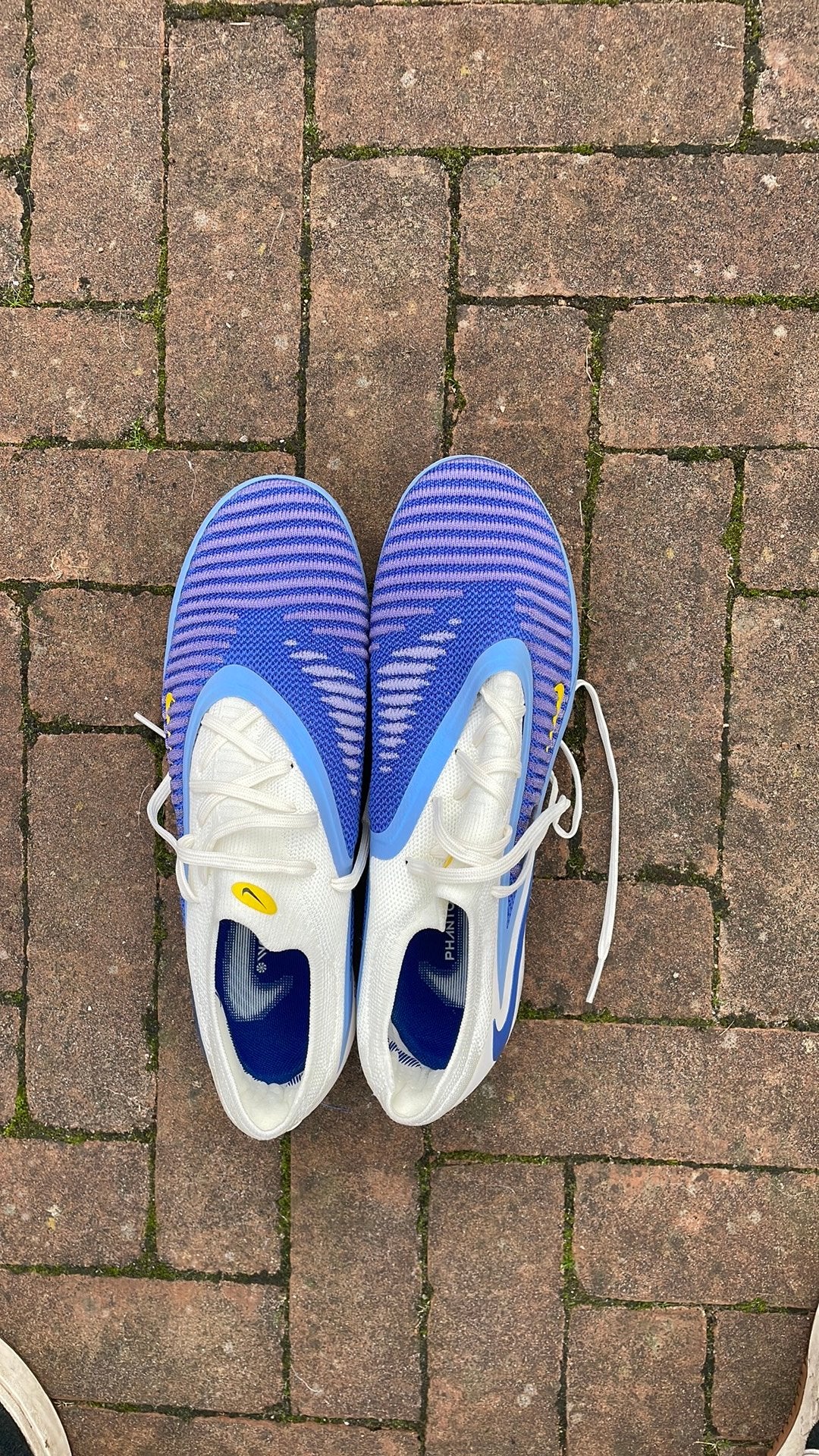 Mooie niet gebruikte voetbalschoenen, Maat XS of kleiner, Ophalen, Zo goed als nieuw, Schoenen