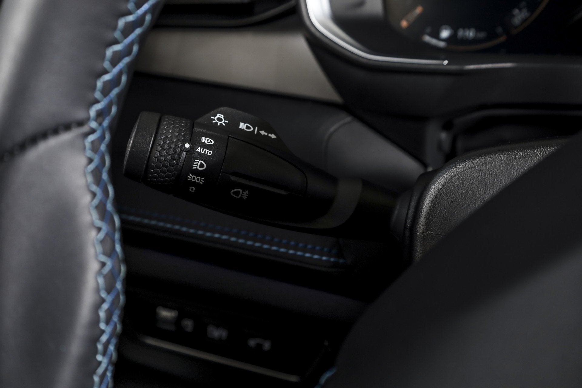 Foto 49 van Lynk & Co 01 1.5 PHEV 261PK MY23 | Blackpakket | Donkere hem