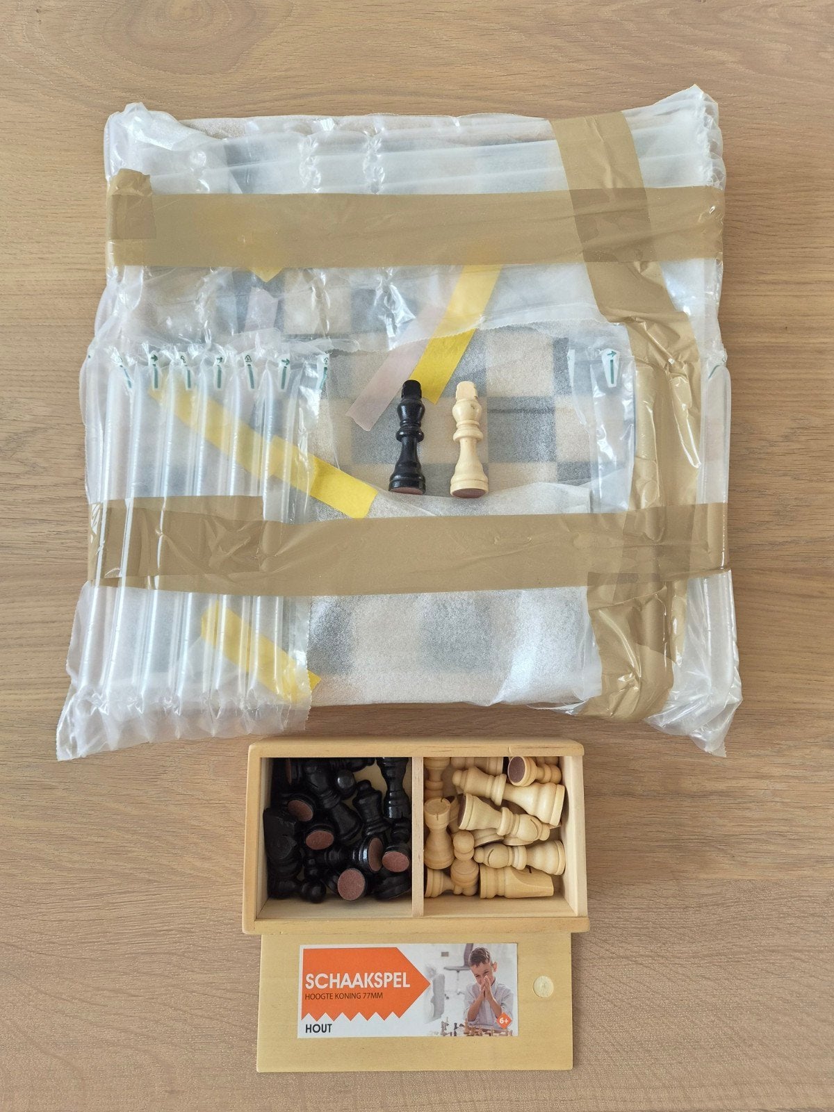 Nieuw Schaakspel met houten schaakbord en stukken, Een of twee spelers, Ophalen of Verzenden, Nieuw