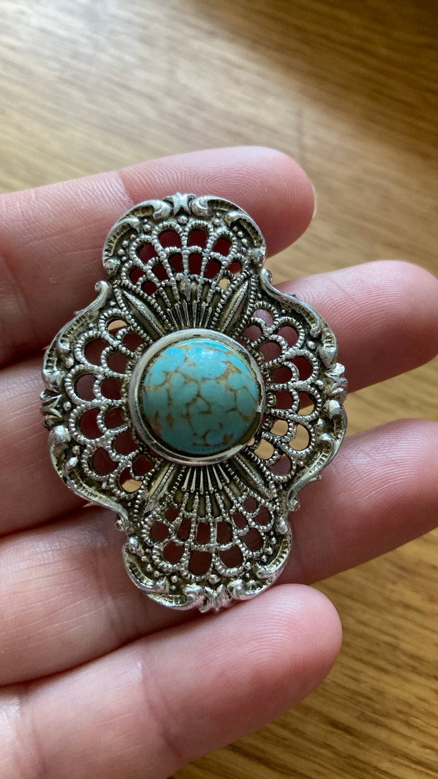 Vintage Broche met Turquoise Steen en Filigraan Design, Sieraden, Tassen en Uiterlijk, Broches, Overige materialen, 4 tot 7 cm