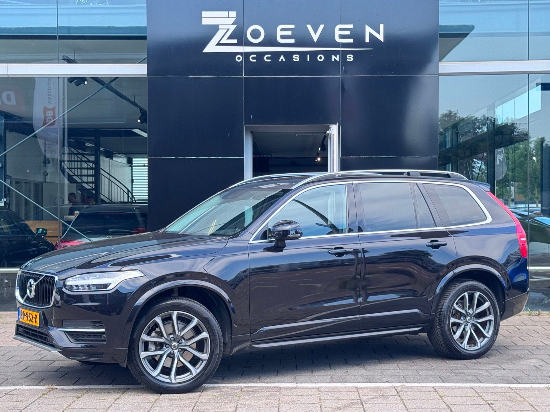 Volvo XC90 2.0 D4 90th Anniversary Edition, Auto's, Volvo, 1969 cc, 7 stoelen, Zwart, Bedrijf