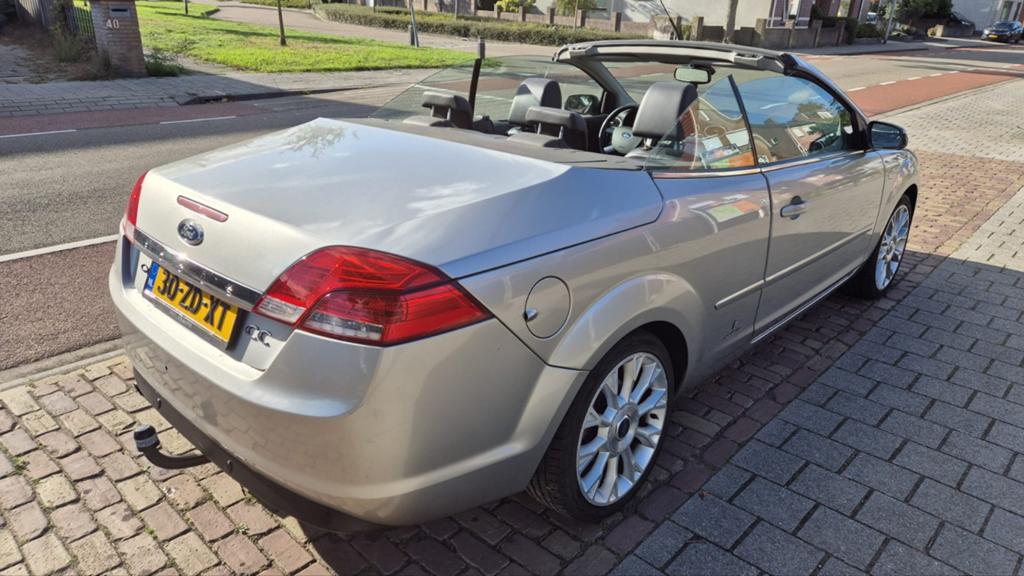 Ford Focus 2.0 107KW CC 2008 Grijs, Auto's, Zwart, 4 cilinders, 4 stoelen, Handgeschakeld