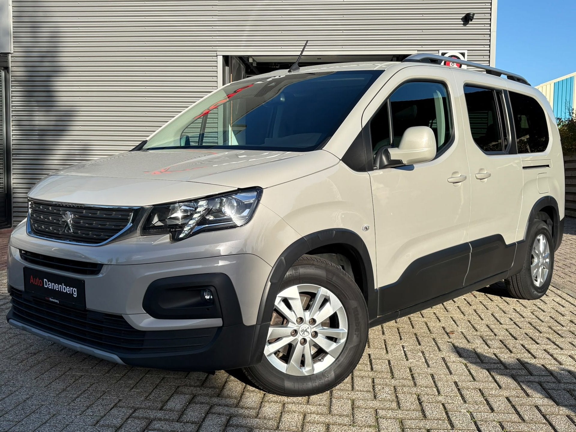 Peugeot Rifter Long 1.2 Puretech Long Allure 7p AUTOMAAT-GAR, Dealer onderhouden, Stof, Zwart, Adaptive Cruise Control