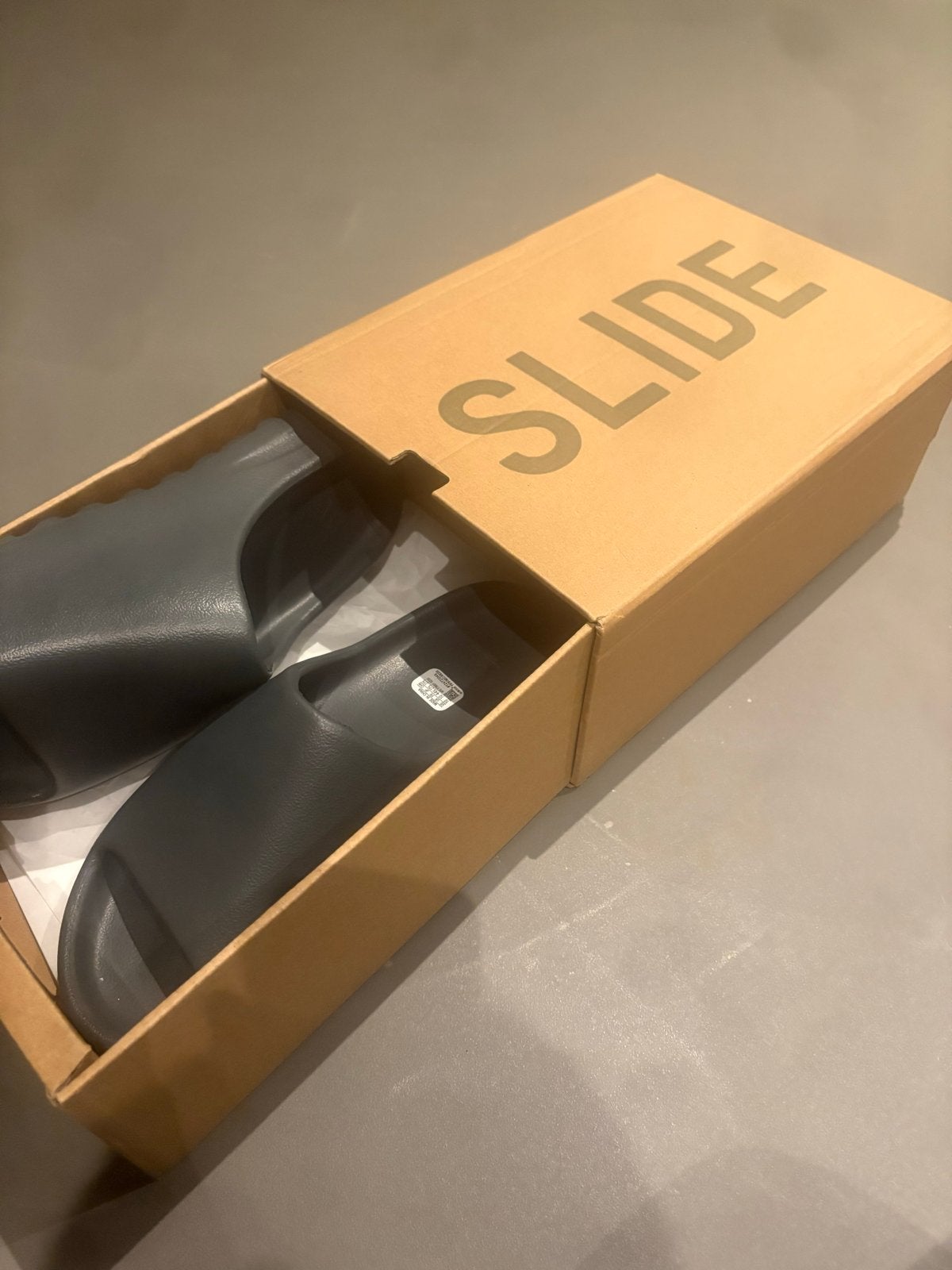 Yeezy Slide Pure - Maat 44.5, Kleding | Heren, Schoenen, Ophalen of Verzenden, Nieuw, Overige kleuren, Slippers