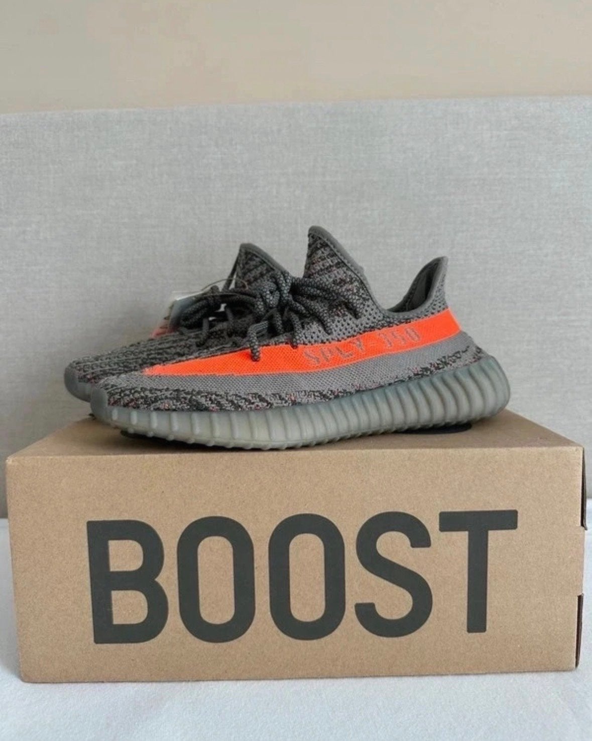 Adidas Yeezy Boost 350 V2 Beluga Reflective - EU 42 2/3, Kleding | Dames, Ophalen, Nieuw, Grijs, Sneakers of Gympen