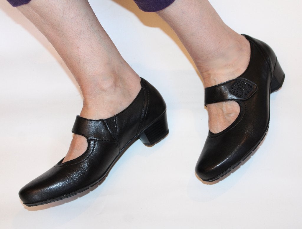 Ara zwarte lederen pumps maat 41 met riempje en hakje size 8, Pumps, Zwart, Ophalen of Verzenden, Zo goed als nieuw