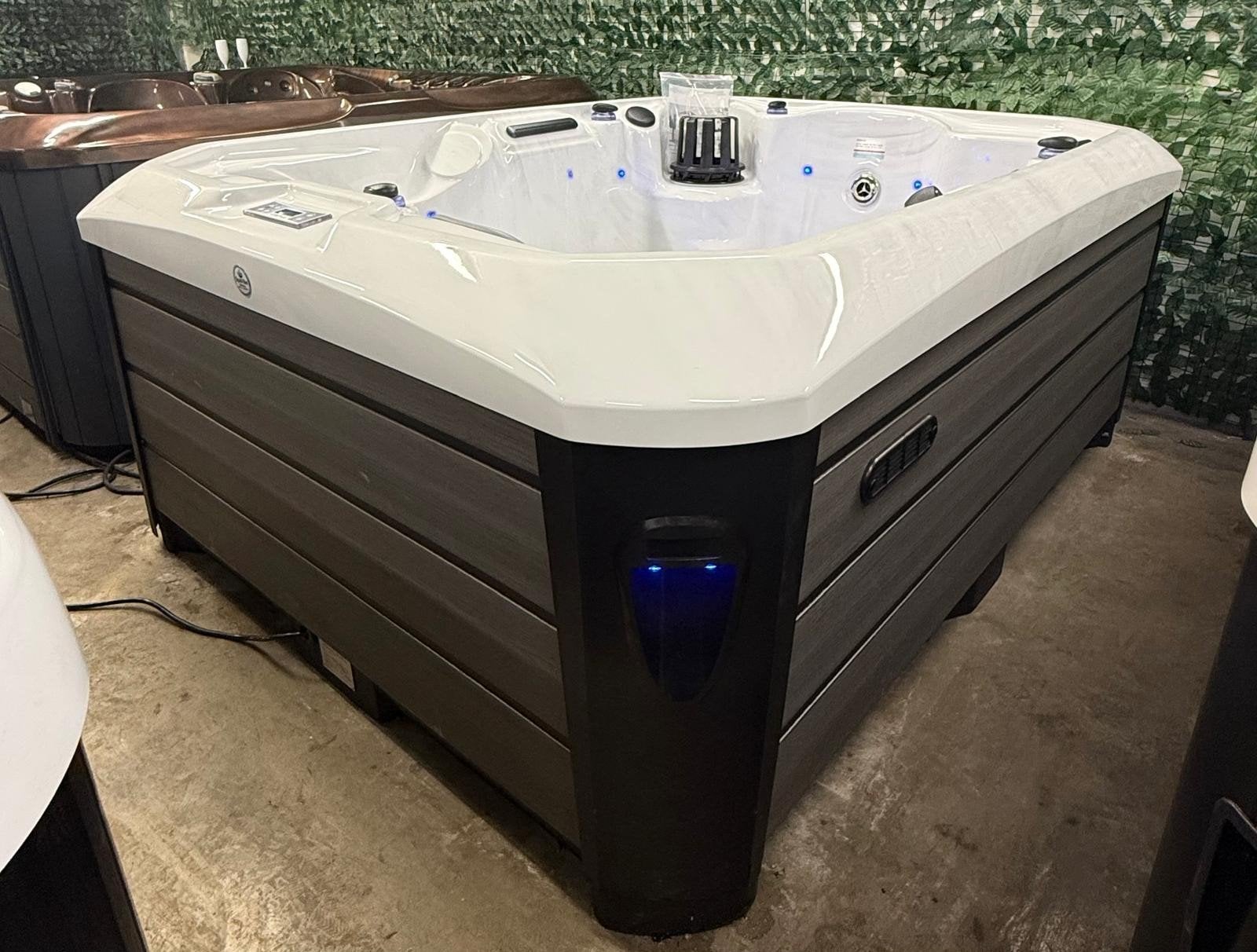Jacuzzi - Spa eco gold | 3 Persoons | Nieuw - 2 jaar garanti, Ophalen of Verzenden, Nieuw, Trap