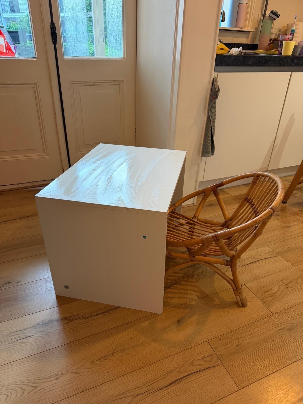 Petite Amélie Bureau - Wit met rotan stoeltje, Kinderen en Baby's, Ophalen, Gebruikt, Commode