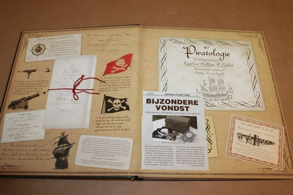 Piratologie — Scheepsjournaal met Flapjes en Envelopjes, Ophalen of Verzenden, Gelezen