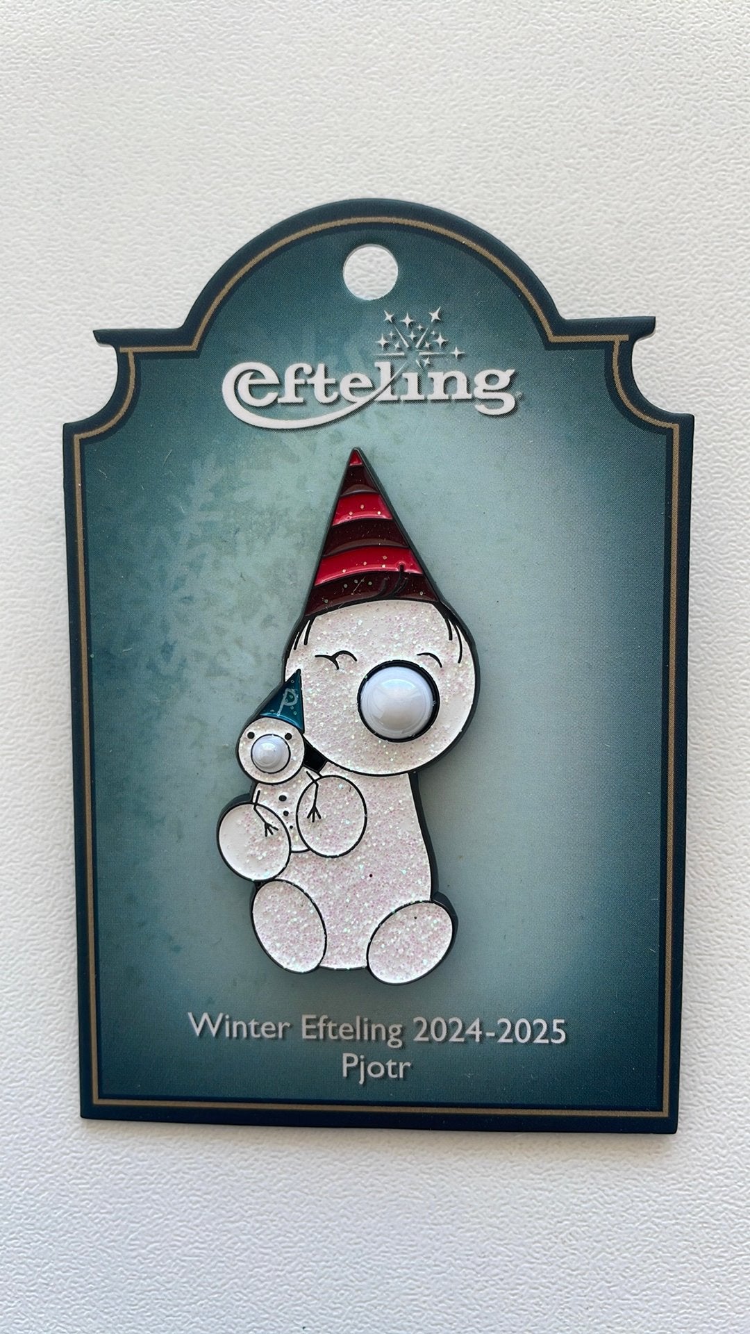 Efteling pin Winter 2024-2025 Pjotr EPP 481 op kaartje, Ophalen of Verzenden, Nieuw, Button of Speldje