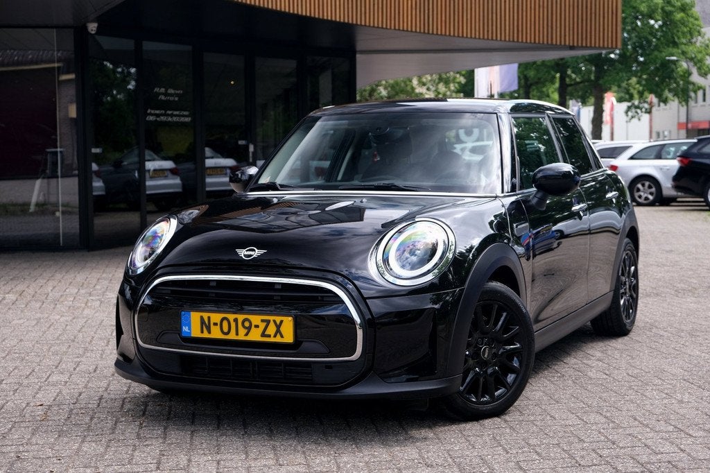 Mini 5-Deurs 1.5 One Business Edition|Rijklaar!|Carplay|Crui, Voorwielaandrijving, Gebruikt, Leder en Stof, Zwart