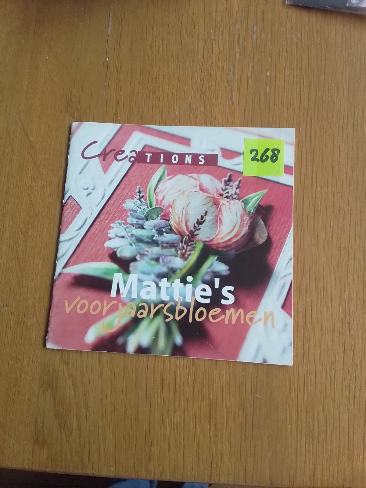 268 Creations knutsel boekje Mattie's voorjaars bloemen, Ophalen of Verzenden, Overige thema's, Overige typen