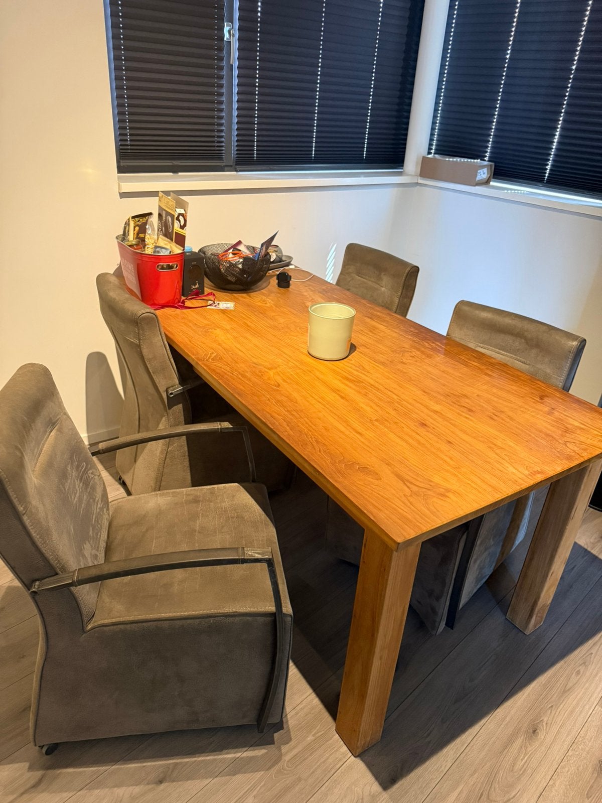 Teakhouten tafel met stoelen, Ophalen, Zo goed als nieuw, 4 tot 6 stoelen