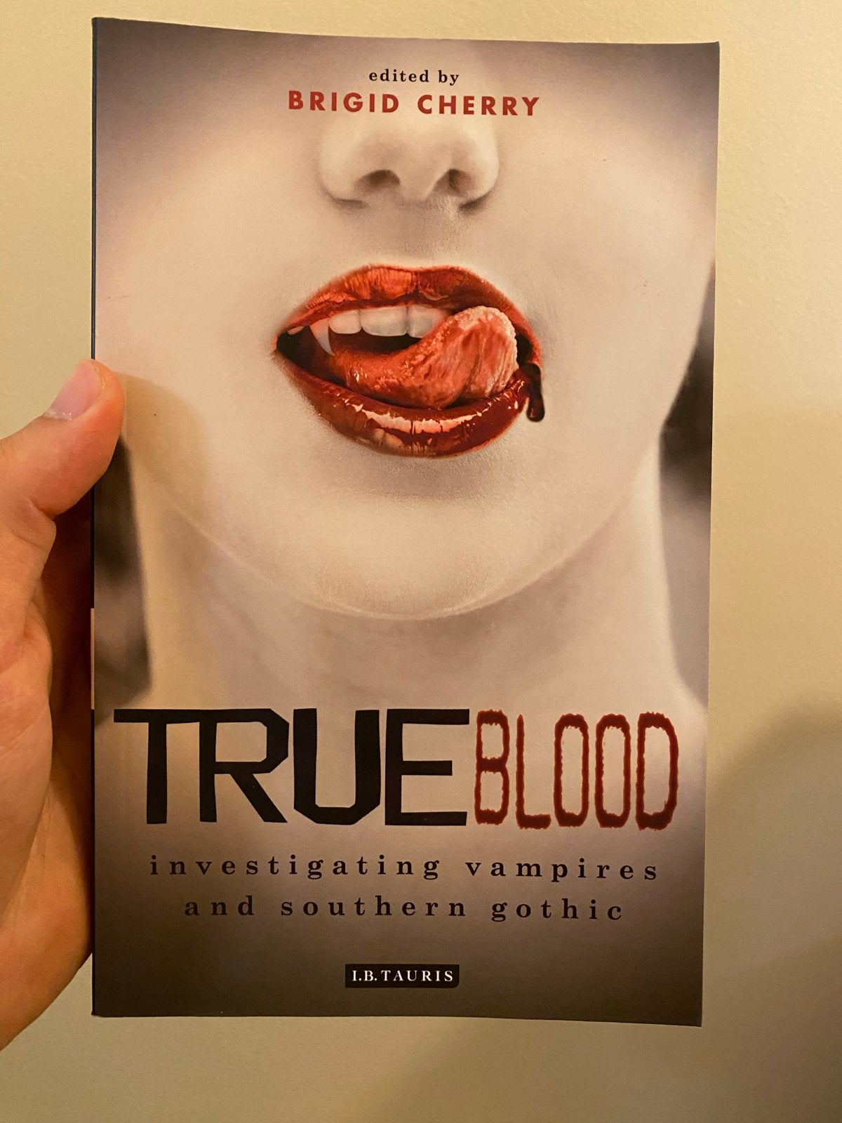 True Blood: Investigating Vampires and Southern Gothic, Ophalen of Verzenden, Zo goed als nieuw, Wereld overig