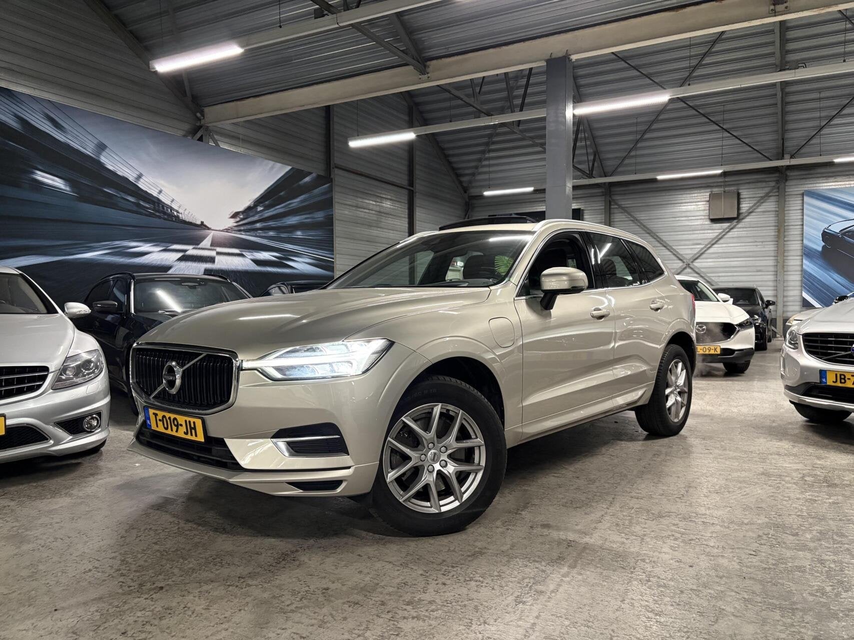 Volvo XC60 2.0 T8 Twin Engine AWD|HUD|Luchtvering|Leder|Pano, Automaat, Gebruikt, Euro 6, 1969 cc