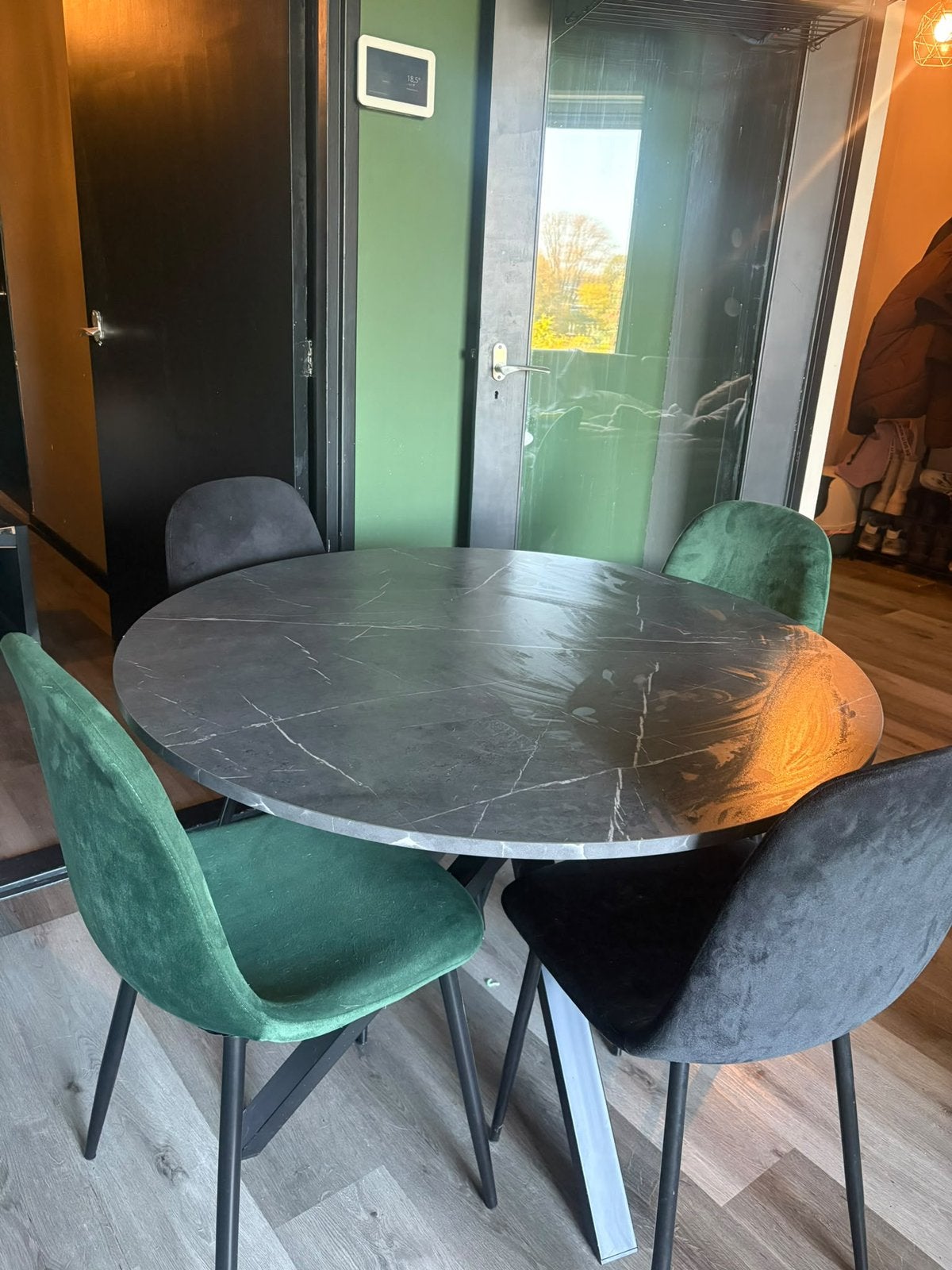 Ronde eethoek met 4 velvet stoelen – zeer nette staat, Ophalen, Zo goed als nieuw, Rond