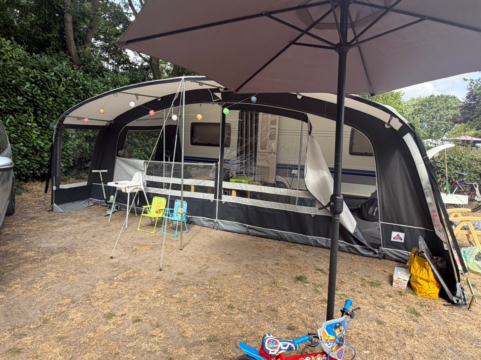 Hobby 540 excellent met voortent en alle toebehoren., Caravans en Kamperen, Ringverwarming, Rondzit, Hobby, Frans bed